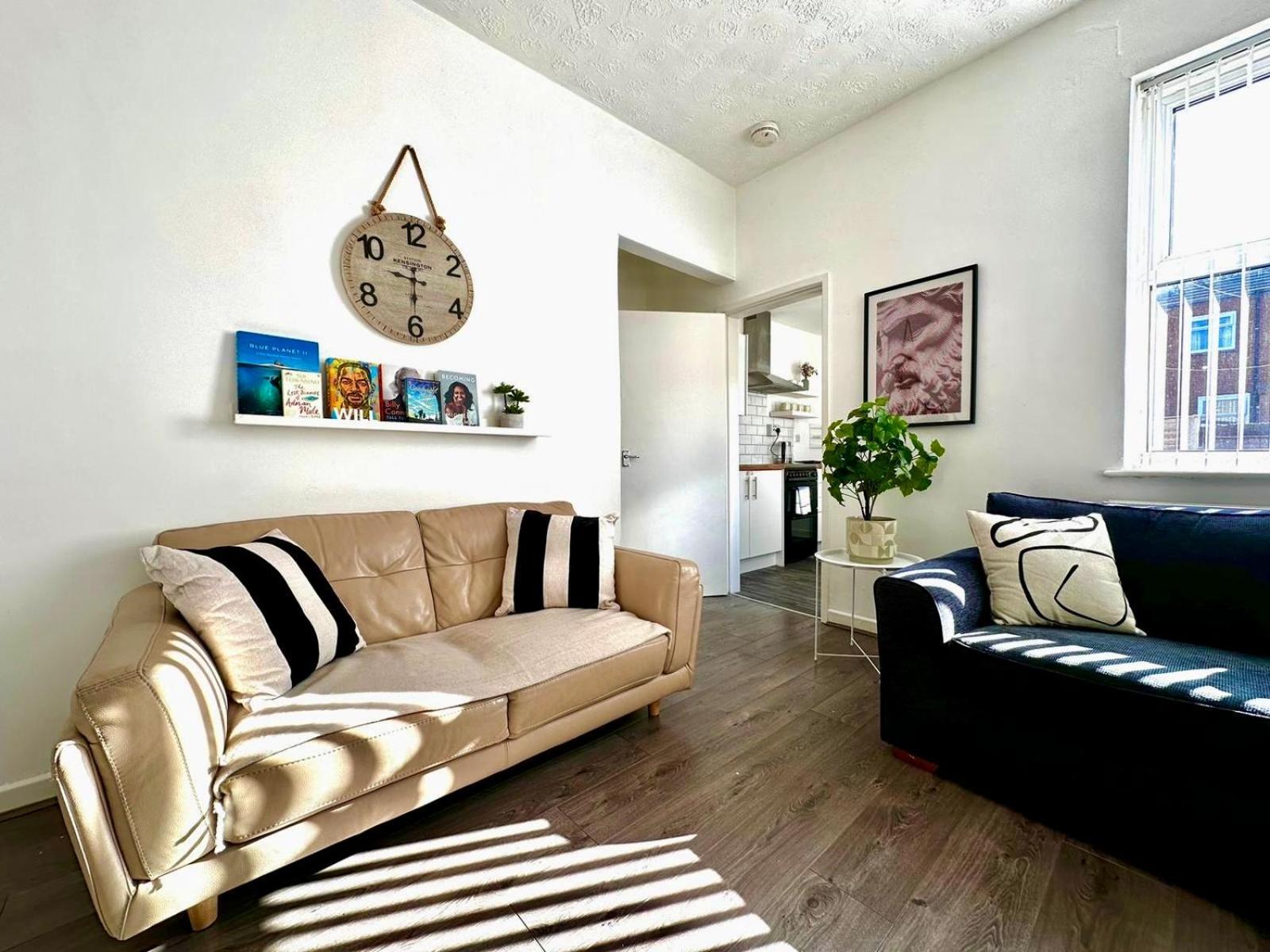Spacious 3-Bedroom Family Home In Ince 외부 사진