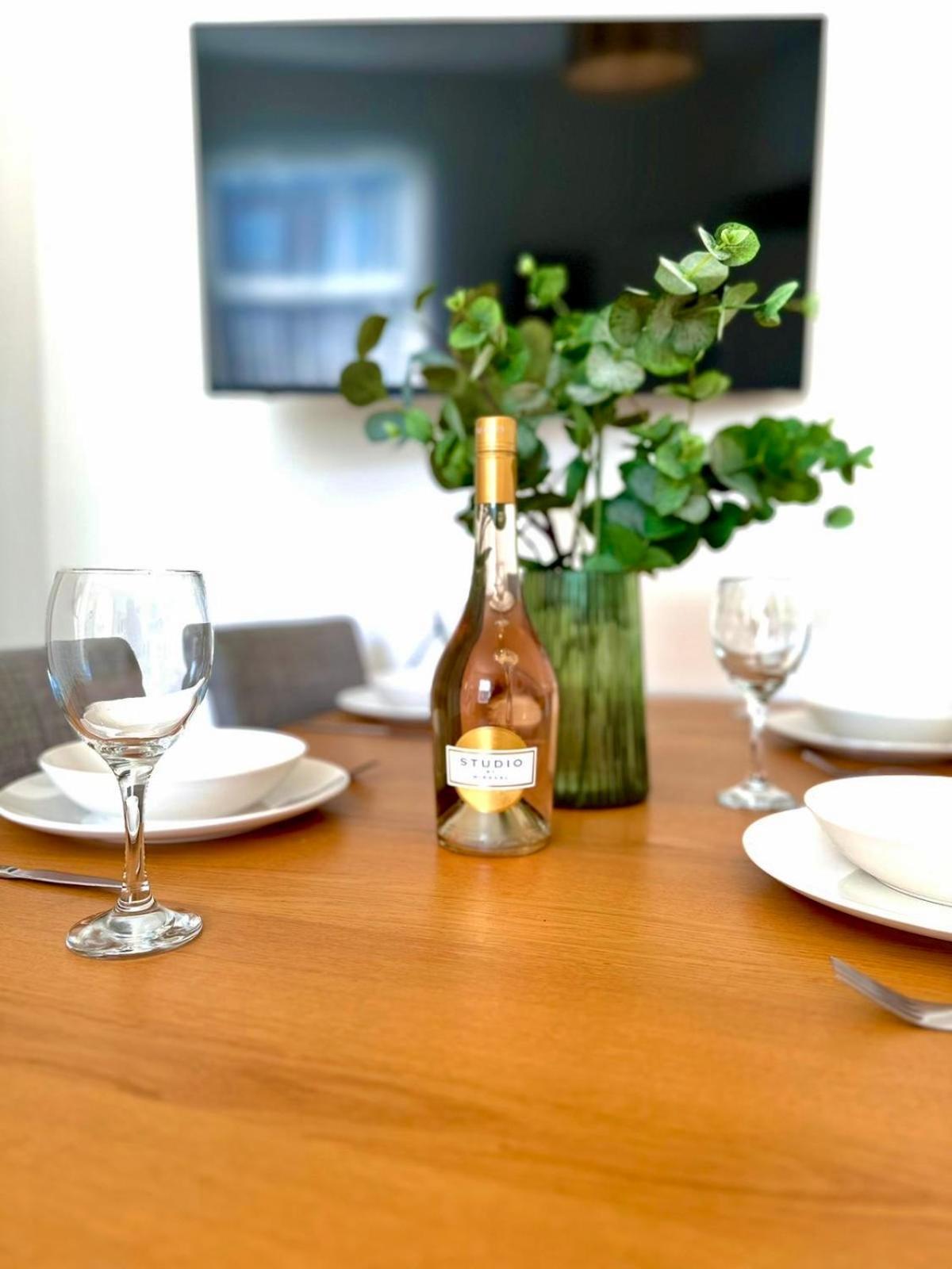 Spacious 3-Bedroom Family Home In Ince 외부 사진