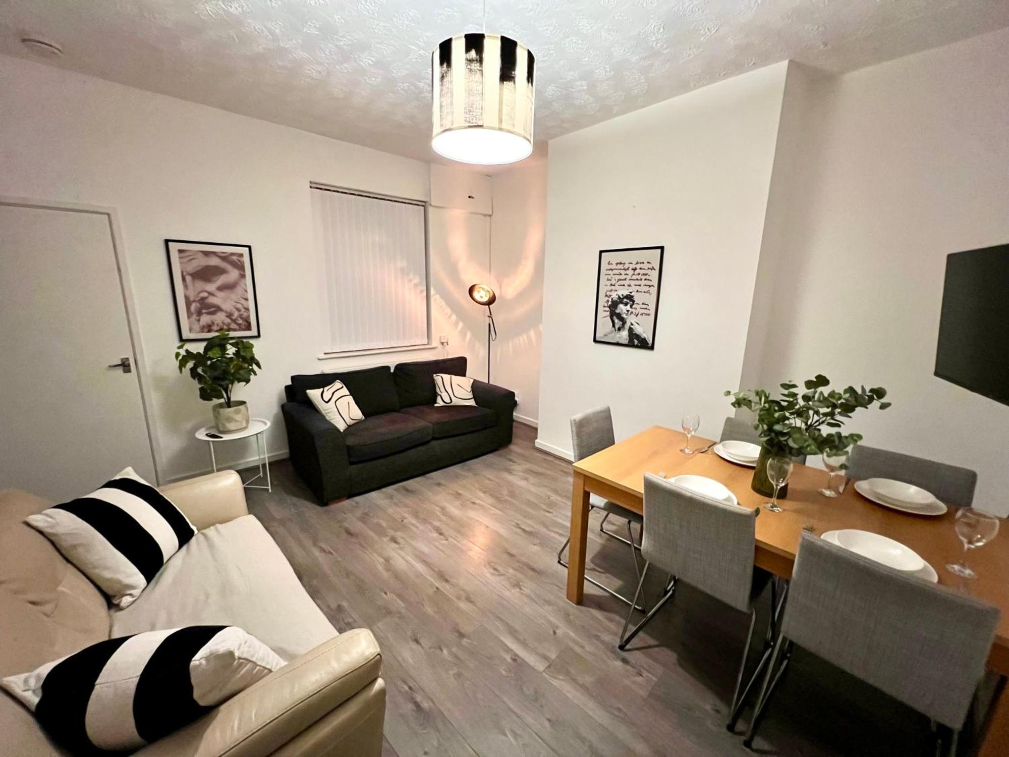 Spacious 3-Bedroom Family Home In Ince 외부 사진