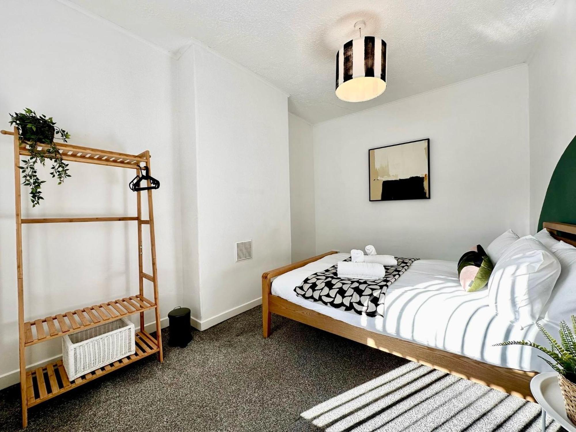 Spacious 3-Bedroom Family Home In Ince 외부 사진